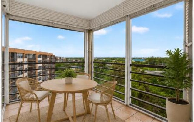 1100 St Charles Place PH3, Pembroke Pines, FL 33026