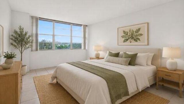 1100 St Charles Place PH3, Pembroke Pines, FL 33026