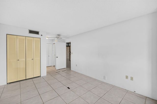 1100 St Charles Place PH3, Pembroke Pines, FL 33026