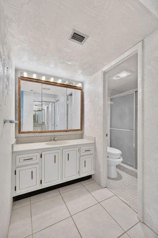 1100 St Charles Place PH3, Pembroke Pines, FL 33026