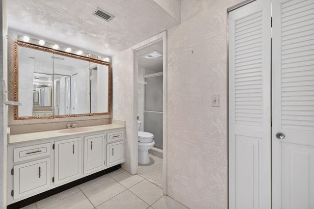 1100 St Charles Place PH3, Pembroke Pines, FL 33026