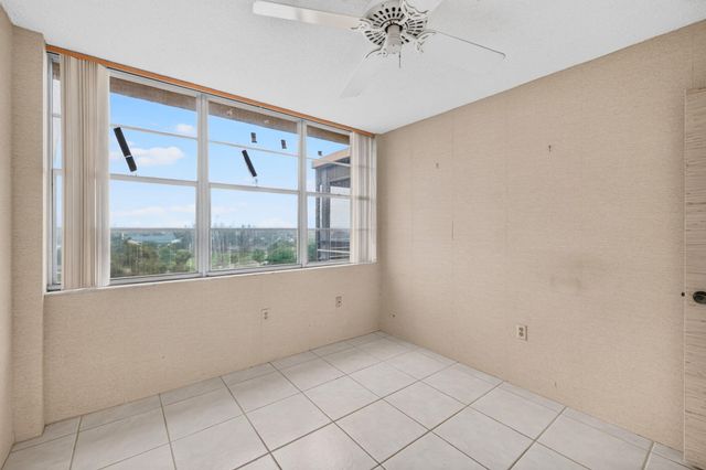 1100 St Charles Place PH3, Pembroke Pines, FL 33026