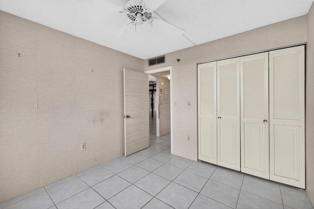 1100 St Charles Place PH3, Pembroke Pines, FL 33026
