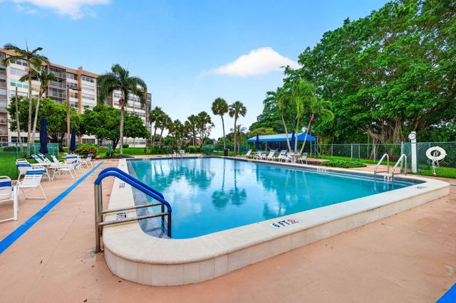 1100 St Charles Place PH3, Pembroke Pines, FL 33026