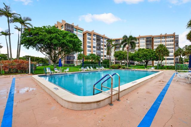 1100 St Charles Place PH3, Pembroke Pines, FL 33026