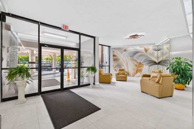 1100 St Charles Place PH3, Pembroke Pines, FL 33026