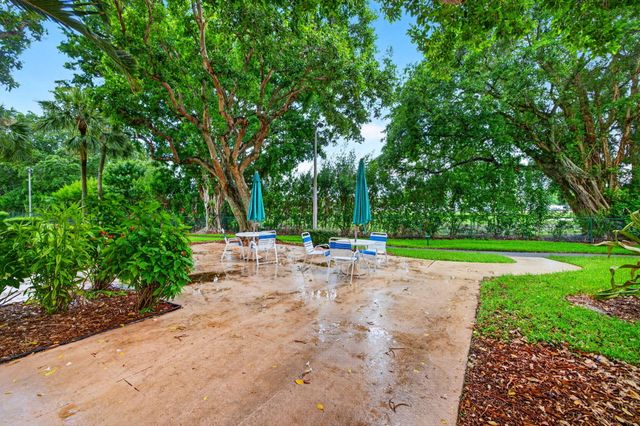 1100 St Charles Place PH3, Pembroke Pines, FL 33026
