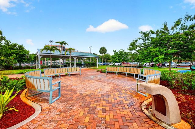 1100 St Charles Place PH3, Pembroke Pines, FL 33026