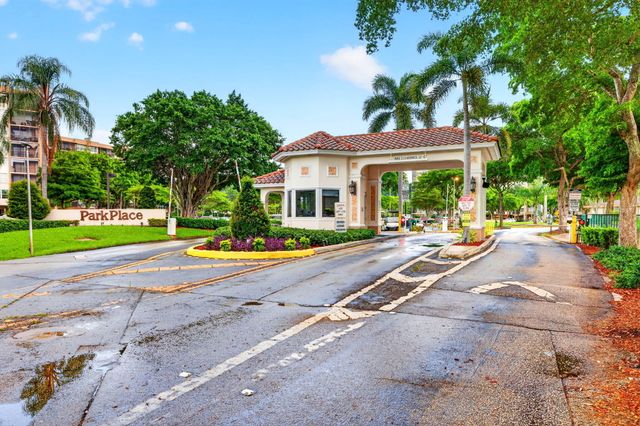 1100 St Charles Place PH3, Pembroke Pines, FL 33026