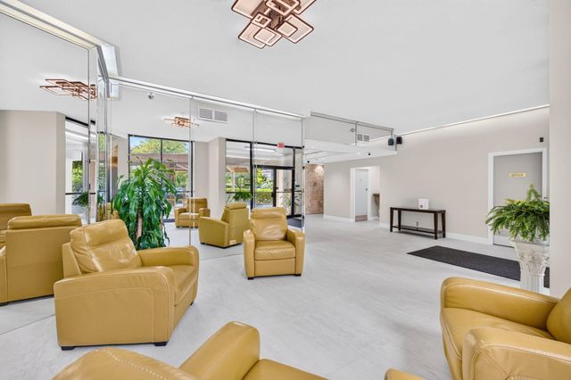 1100 St Charles Place PH3, Pembroke Pines, FL 33026