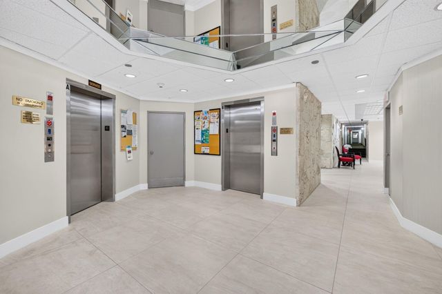 1100 St Charles Place PH3, Pembroke Pines, FL 33026