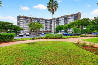 1100 St Charles Place PH3, Pembroke Pines, FL 33026