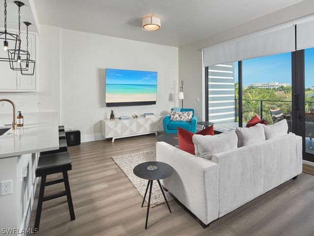 850 Central AVE 301, Other, FL 34102