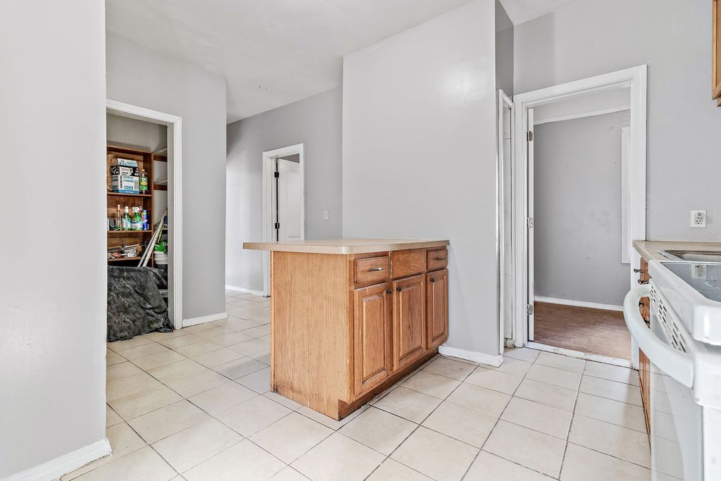 29 Newbury St, Worcester, MA 01609