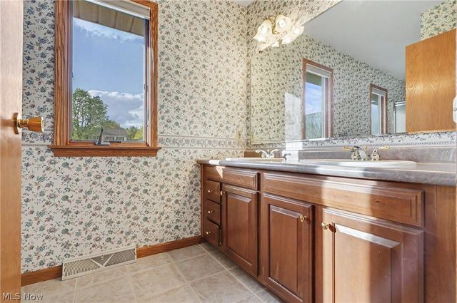 358 Tessa Place, Cortland, OH 44410