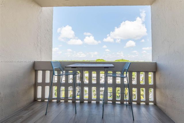 90 Edgewater Dr 1015, Coral Gables, FL 33133