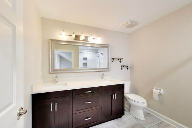 3821 N Milwaukee Avenue, Chicago, IL 60641