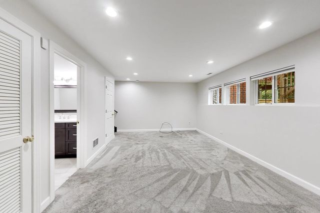3821 N Milwaukee Avenue, Chicago, IL 60641