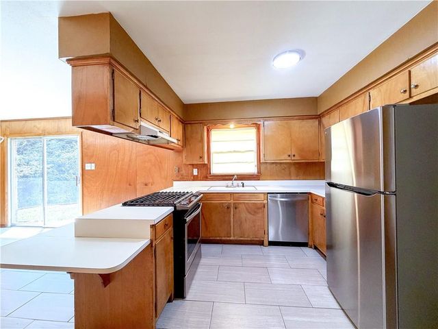 1254 Lake Circle W, Mobile, AL 36693