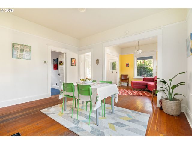 1622 Se HARNEY St, Portland, OR 97202