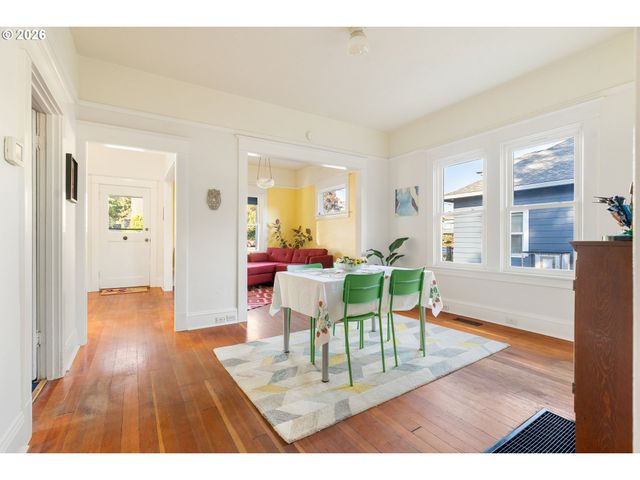 1622 Se HARNEY St, Portland, OR 97202