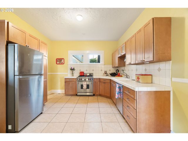 1622 Se HARNEY St, Portland, OR 97202