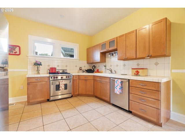 1622 Se HARNEY St, Portland, OR 97202