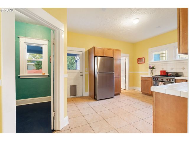 1622 Se HARNEY St, Portland, OR 97202