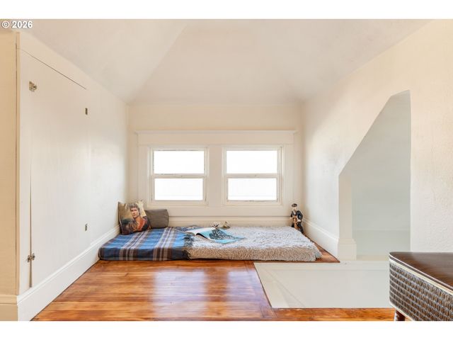 1622 Se HARNEY St, Portland, OR 97202