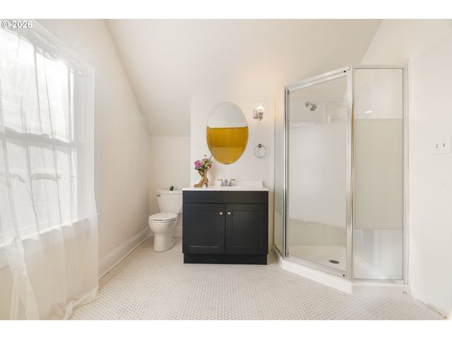 1622 Se HARNEY St, Portland, OR 97202