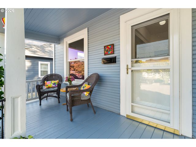 1622 Se HARNEY St, Portland, OR 97202