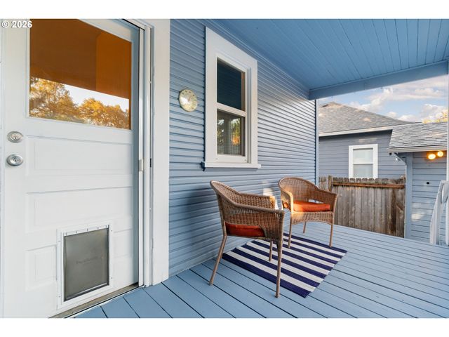 1622 Se HARNEY St, Portland, OR 97202