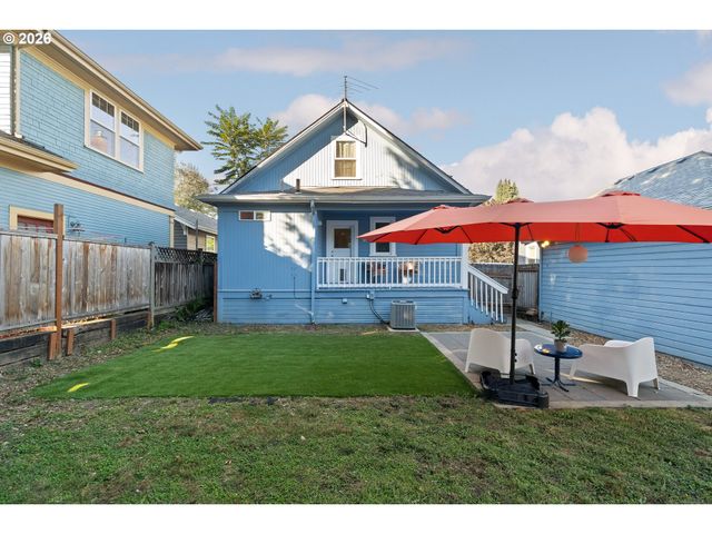1622 Se HARNEY St, Portland, OR 97202