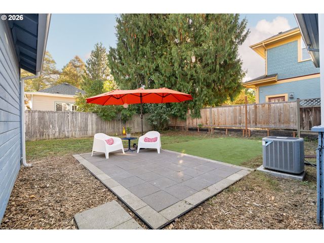 1622 Se HARNEY St, Portland, OR 97202