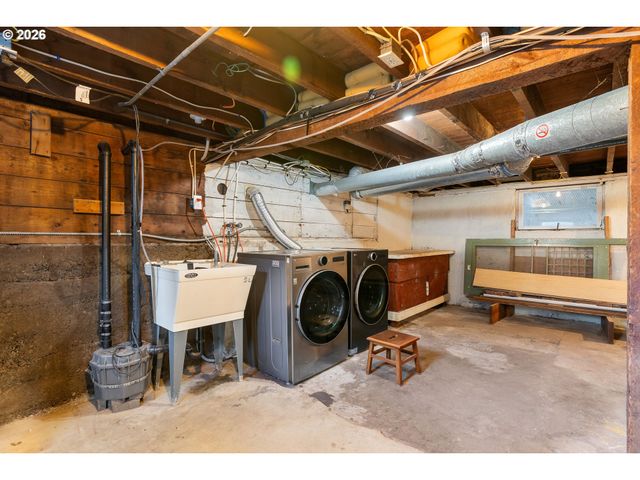 1622 Se HARNEY St, Portland, OR 97202