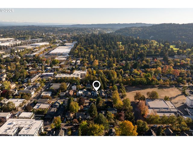 1622 Se HARNEY St, Portland, OR 97202
