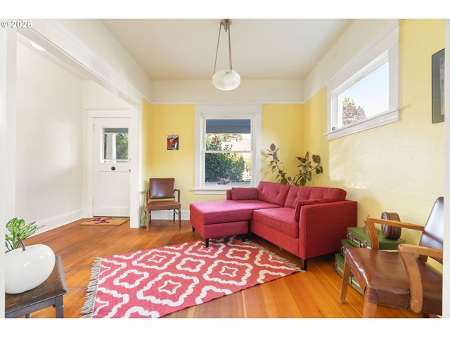 1622 Se HARNEY St, Portland, OR 97202