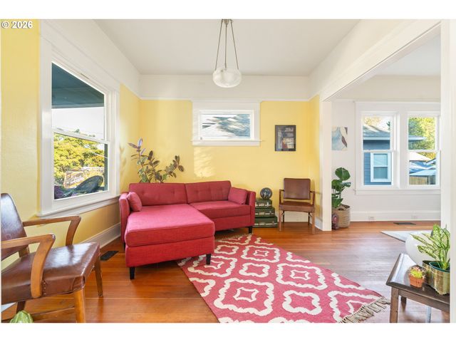 1622 Se HARNEY St, Portland, OR 97202