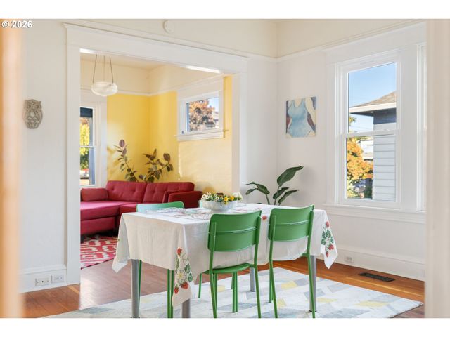 1622 Se HARNEY St, Portland, OR 97202