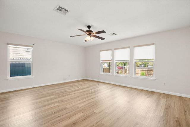 13421 Vizquel LOOP, Del Valle, TX 78617