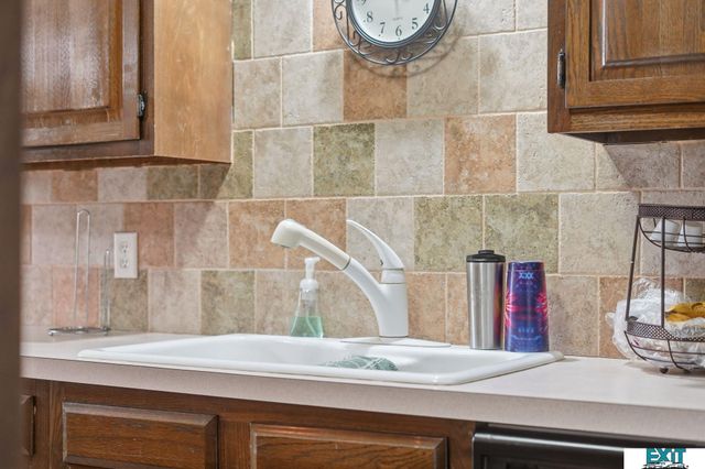 7010 Shamrock Road, Lincoln, NE 68506