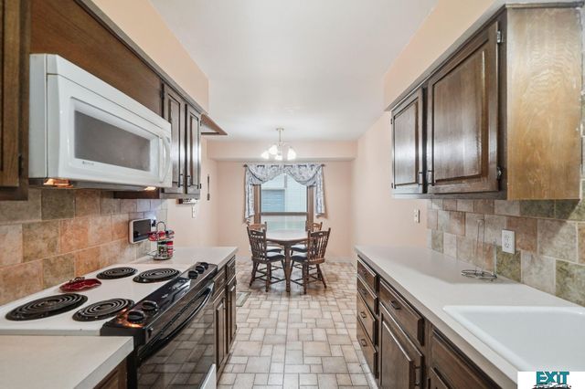 7010 Shamrock Road, Lincoln, NE 68506