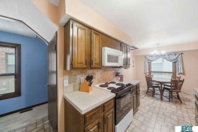 7010 Shamrock Road, Lincoln, NE 68506