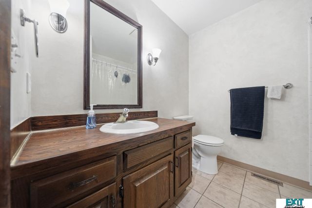 7010 Shamrock Road, Lincoln, NE 68506