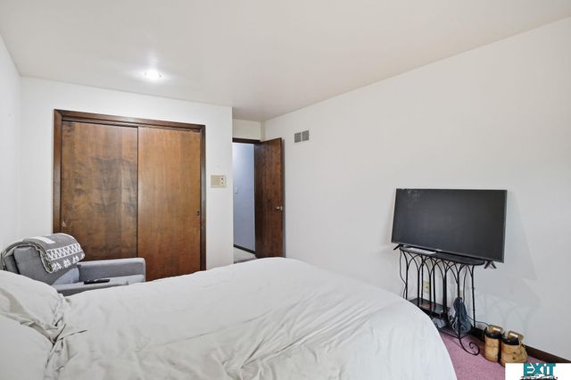 7010 Shamrock Road, Lincoln, NE 68506