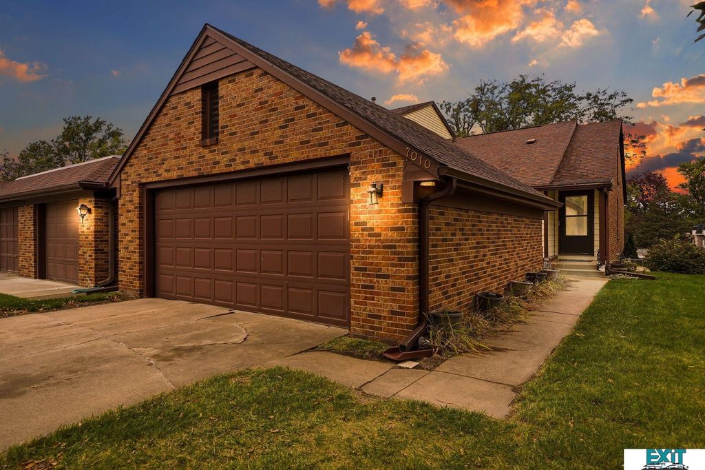7010 Shamrock Road, Lincoln, NE 68506