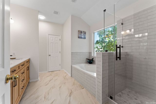 3445 Whisper Blf, Schertz, TX 78108