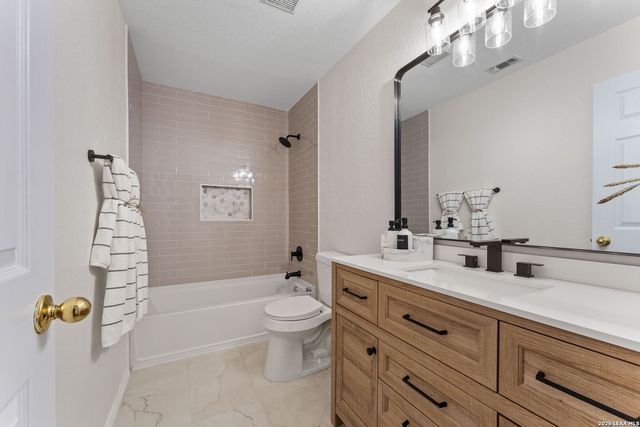 3445 Whisper Blf, Schertz, TX 78108
