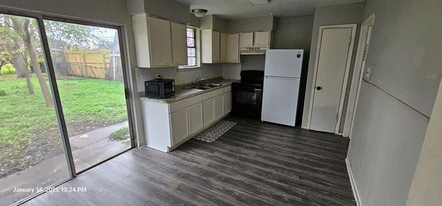 8914 Amblewood Drive, Houston, TX 77099