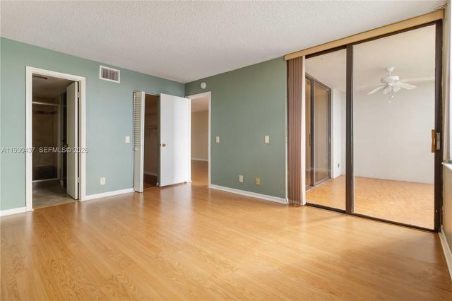 110 Lake Emerald Dr 404, Oakland Park, FL 33309